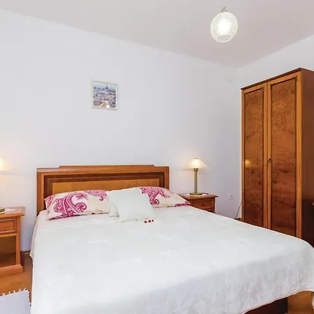 3 Apartment *